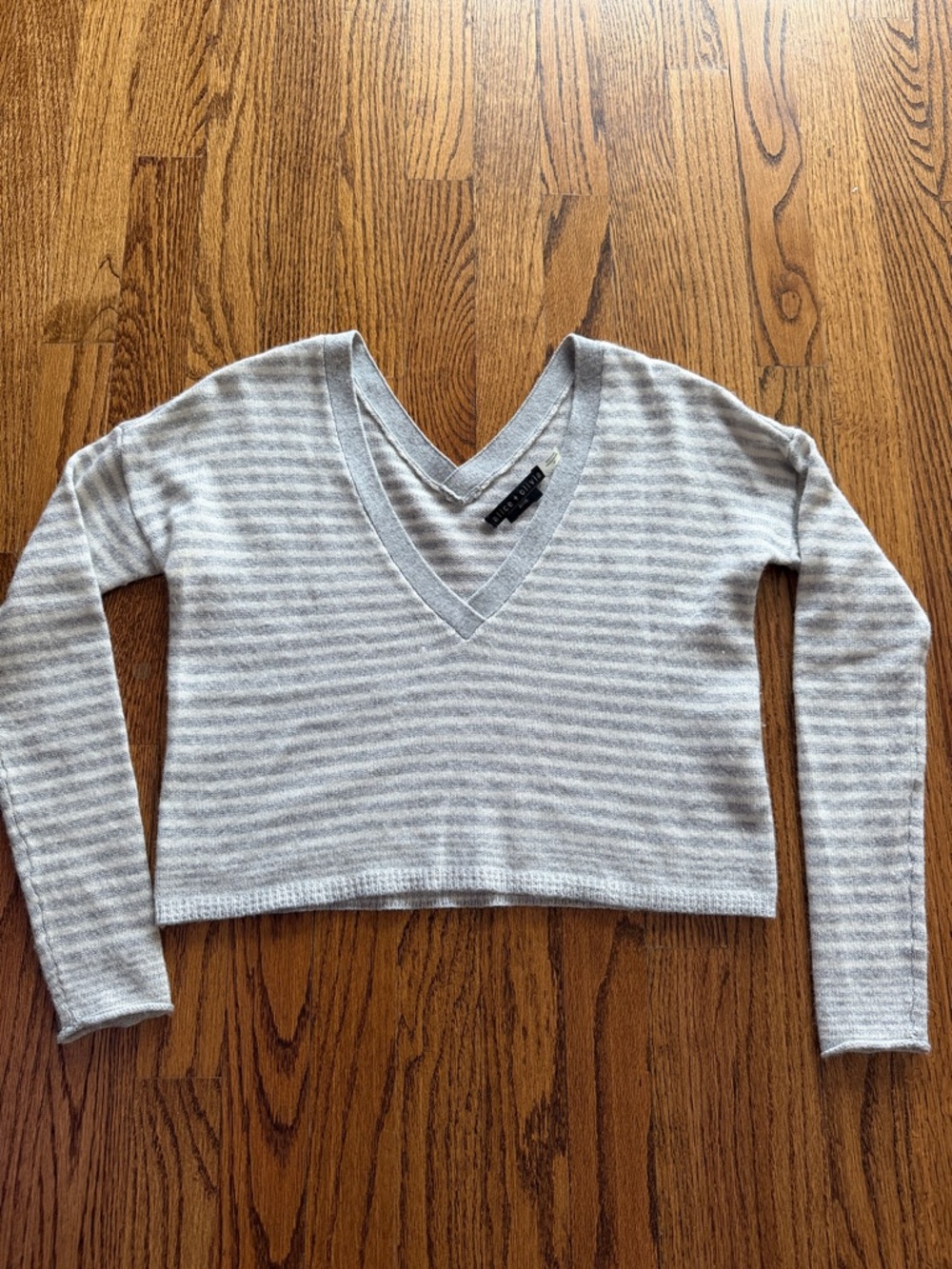 Alice + Olivia Light Gray Striped V-Neck Cropped Sweater